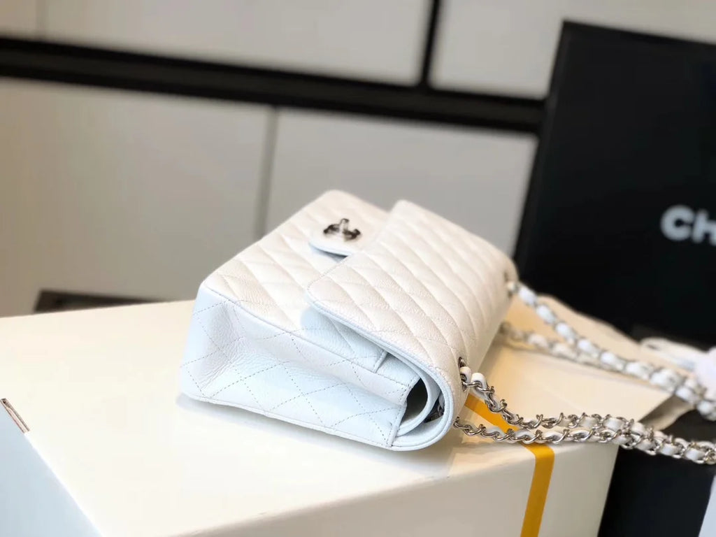 White Flapbag P47177