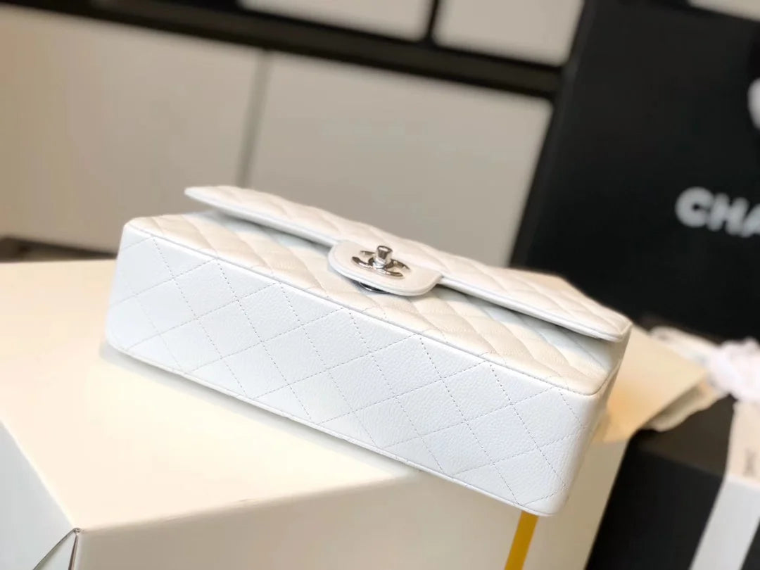 White Flapbag P47177