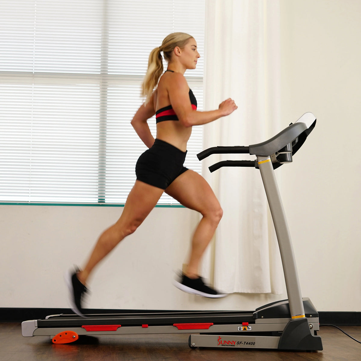 Folding Treadmill with Manual Incline and Pulse Sensors D34150