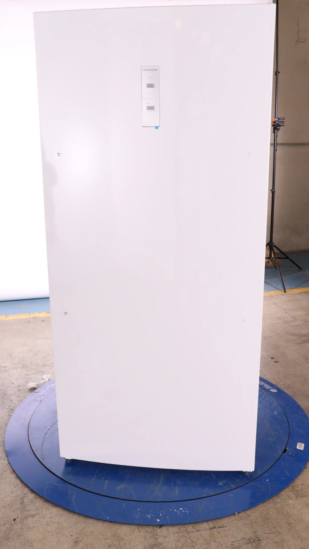 White 20 Cu Ft Single-Door Refrigerator Z917